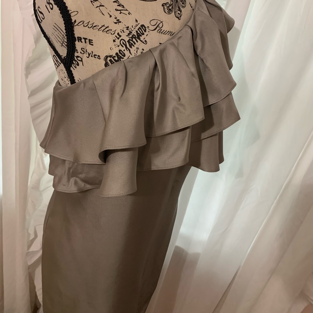 Banana Republic Ruffle Top - Picture 3 of 6